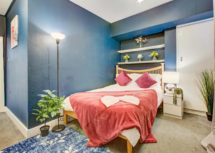 2 Bedroom And Living Room Apartment Edgware Road, Central London